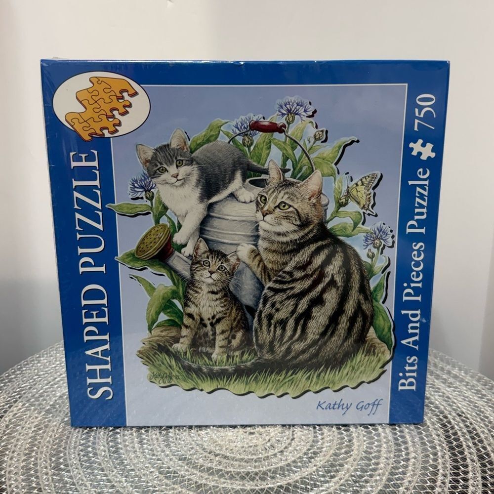Boys and Pieces Maggie and Kittens Shaped Puzzle 750 Pieces NWT